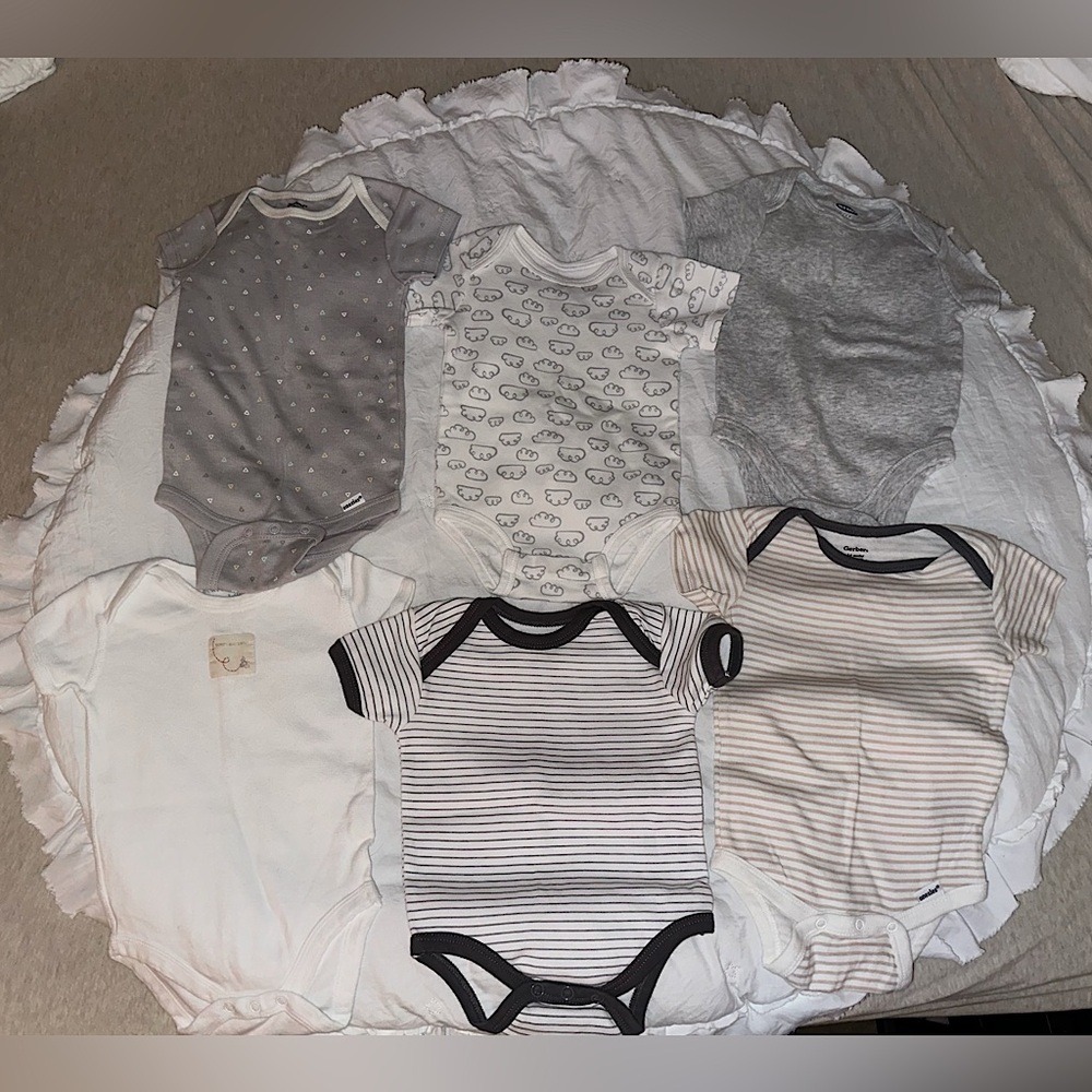 Baby onesie bundle of 6. Assortment of brands. Used like new. Size 3-6 months